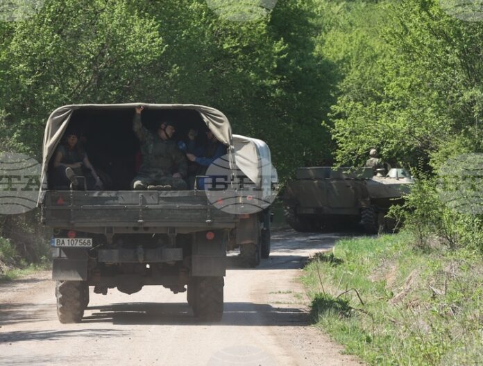 Извършва се придвижване на чуждестранни военнослужещи и техника за участие в учение