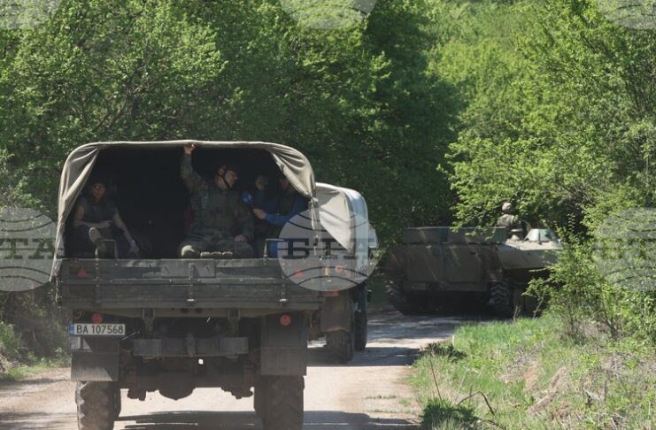 Извършва се придвижване на чуждестранни военнослужещи и техника за участие в учение