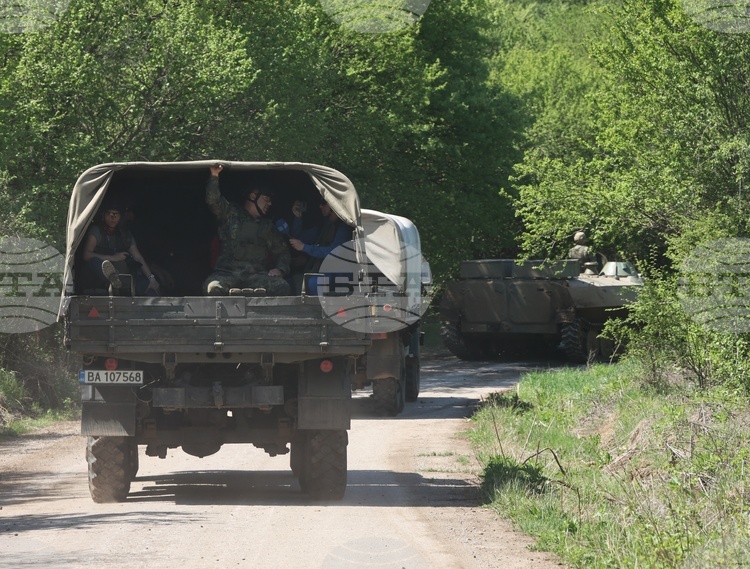 Извършва се придвижване на чуждестранни военнослужещи и техника за участие в учение
