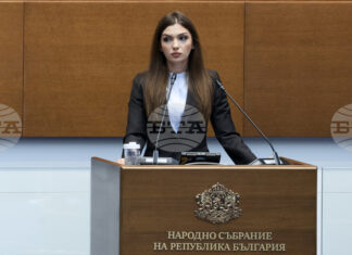 Йотова представя отказа от изпращане на български войници в Украйна като разделителна линия между себе си и своите опоненти, казаха от ДБ Йотова представя отказа от изпращане на български войници в Украйна като разделителна линия между себе си и своите опоненти, казаха от ДБ