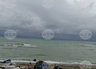 С три въздушни дрона е ударен кораб на 18 мили източно от Бяла, а друг е ударен на 17 мили източно от Крапец, като той е потънал.