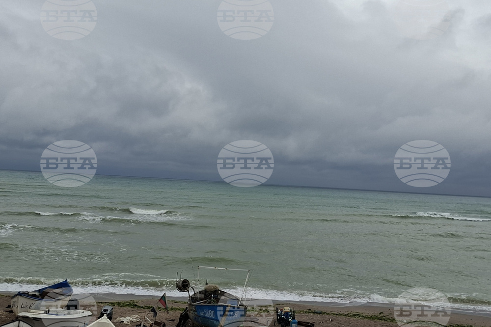 С три въздушни дрона е ударен кораб на 18 мили източно от Бяла, а друг е ударен на 17 мили източно от Крапец, като той е потънал.