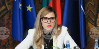 Министърът на външните работи Петрова ще направи официално посещение в Нидерландия