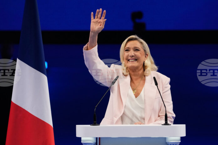 ОБЗОР
                                                                                                Марин Льо Пен започна предизборната си кампания с обещание за възраждане на Франция на фона на обществено напрежение
