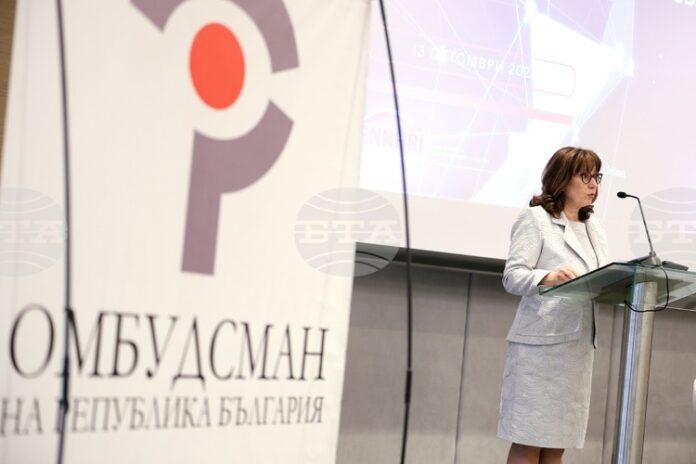 Омбудсманът вече получава жалби, написани от изкуствен интелект, които затрудняват работата на експертите, каза Велислава Делчева