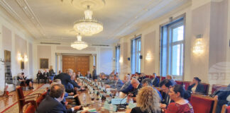 Още водим преговори по Колективния трудов договор, мисля, че ще намерим решение, каза здравният министър Катя Ивкова