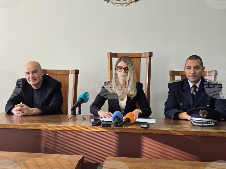 От прокуратурата съобщиха, че изясняват обстоятелствата около катастрофата край Плевен, в която загинаха четирима младежи