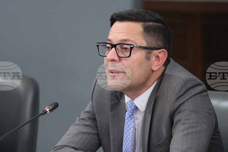 Поставили сме за цел до 30 месеца завод на „Райнметал“ в България да стане факт, каза вицепремиерът Александър Пулев