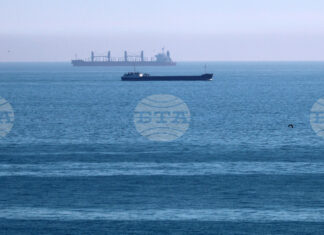 Пожар е избухнал днес на кораб в Черно море край бреговете на Румъния; 8 души са в неизвестност; причината за пожара към момента е неизвестна
