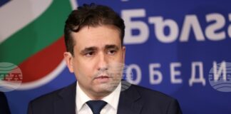Правителството планира да скрие бюджета до изборите, защото ще има още разочароващи неща, каза съпредседателят на "Да, България" Божидар Божанов