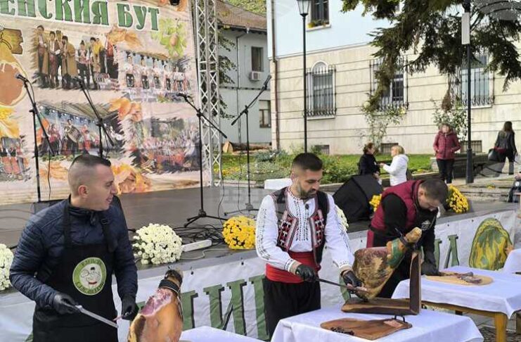 Празникът на Еленския бут събра производители и гости във възрожденска Елена
