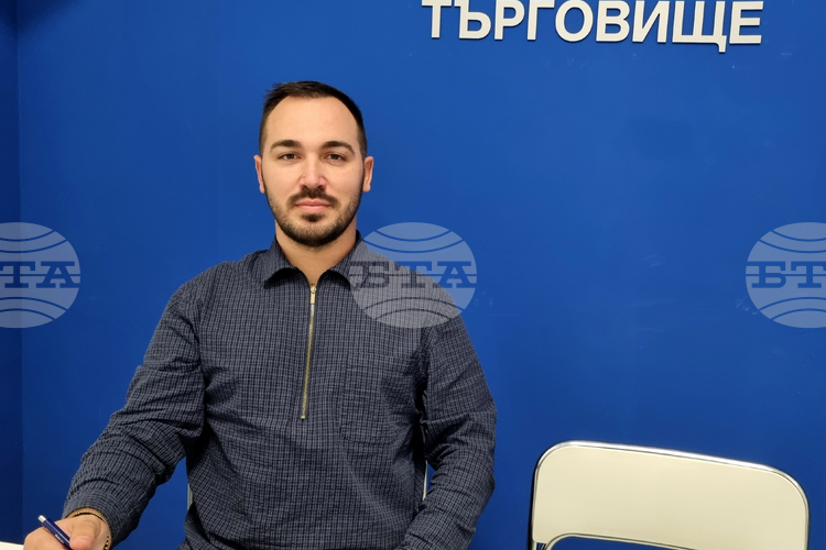Представяне на октомврийския брой на сп. ЛИК „100 години „Варненско лято“ на музикалната сцена"
                                                                                                Фолклорните фестивали съхраняват традициите и свързват поколенията, каза народният певец Петър Кирилов
