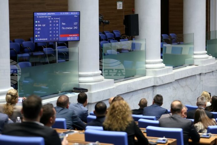 При първия опит за регистрация в пленарната зала нямаше кворум