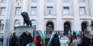 Протестиращи се събраха пред Съдебната палата в София с настояване за нулева миграция