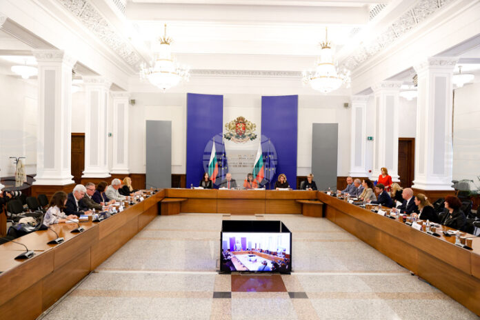 Работодателите подкрепиха по принцип, синдикатите - под условие, проект за промени в попечителските и консултативните съвети