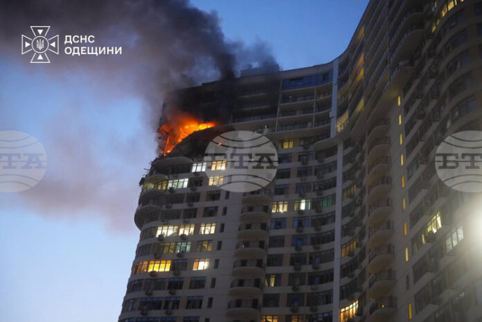Руската армия удари жилищна сграда в Одеса, съобщиха властите