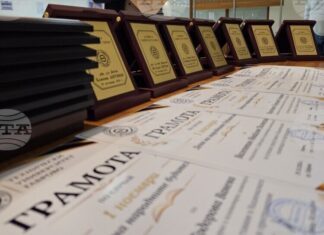 Техническият университет в Габрово отличи преподаватели, служители и студенти за Деня на будителите