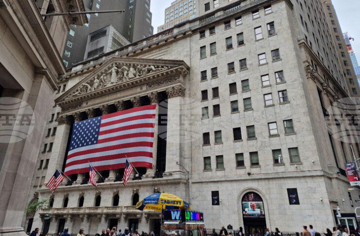 Технологичният индекс Nasdaq достигна рекордно равнище, след като по-слабите данни за заетостта в САЩ намалиха очакванията за повишение на лихвите от УФР