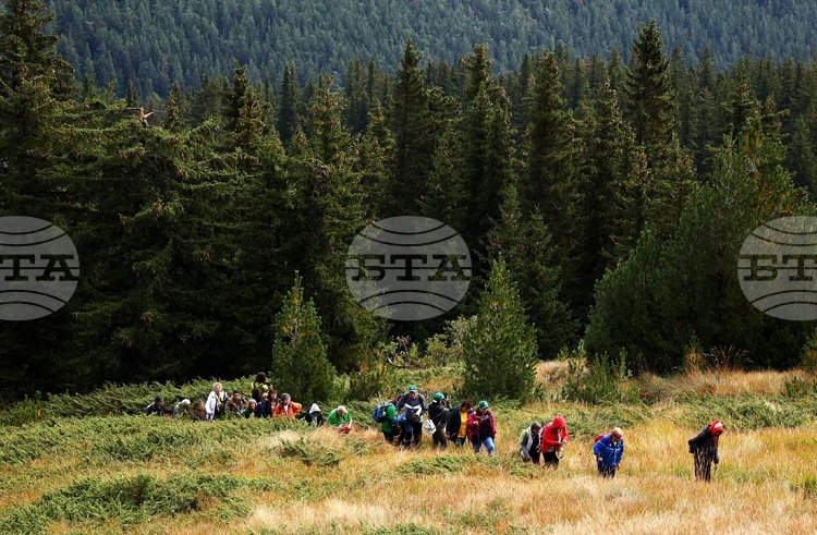 Условията за туризъм в планините са добри, но следобед се очаква влошаване на времето, съобщиха от ПСС към БЧК