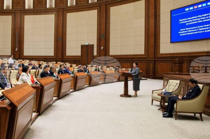 УзА: В горната камара на узбекистанския парламент се състоя среща УзА: В горната камара на узбекистанския парламент се състоя среща представители на чуждестранни делегации