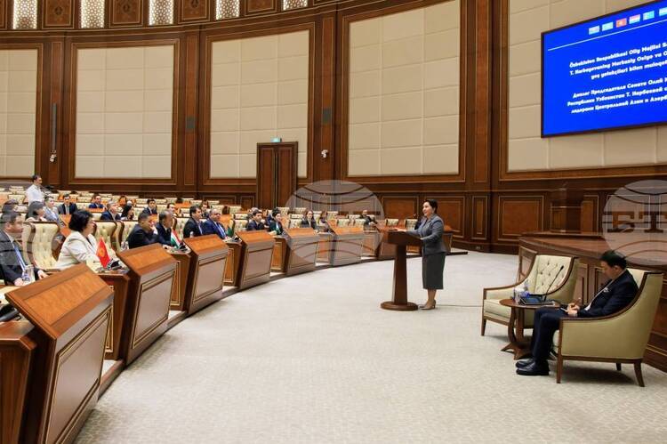 УзА: В горната камара на узбекистанския парламент се състоя среща представители на чуждестранни делегации