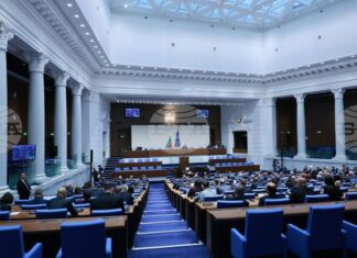 В парламента започна изслушване на премиера и министри заради атаките в Черно море, отхвърлени бяха предложения на опозицията за изслушване по други теми