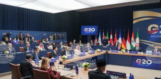 Външните министри на Япония и Русия се срещнаха за първи път от пет години в кулоарите на срещата на страните от Г-20 в Атланта