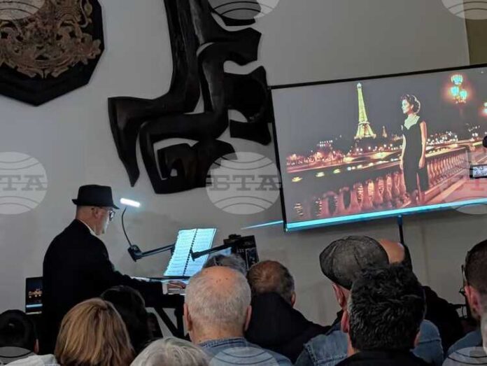 Вечер, посветена на филмовата музика, фотографията и красотата на България, подари на съгражданите си от Омуртаг творецът Боян Балев