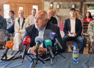 Влизаме в режим, в който цял живот ще плащаме лихви и кредити, каза лидерът на ГЕРБ Бойко Борисов