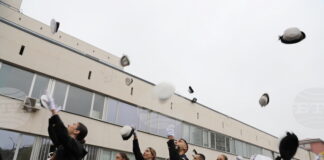 Военнослужещите, завършили „Медицина“ с пълно отличие, ще могат да кандидатстват за клинична специалност във ВМА веднага след дипломирането си