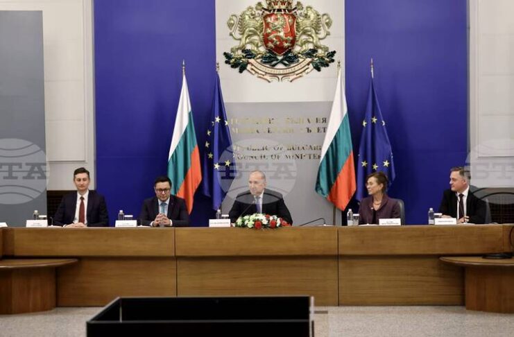 Вратите на България са широко отворени за германския бизнес, каза премиерът Радев пред делегация на Източната комисия на германската икономика