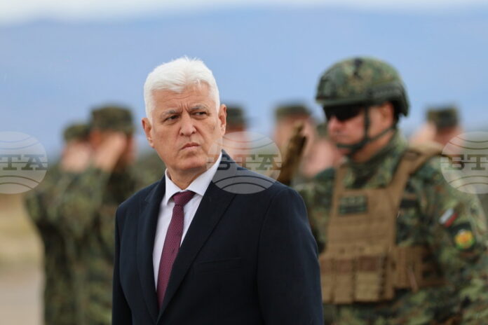 Всичко възможно в целия аспект, с което разполага Българската армия, Всичко възможно в целия аспект, с което разполага Българската армия, е мобилизирано за охраната на Черноморския ни район, каза министър Димитър Стоянов