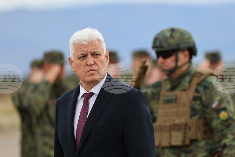 Всичко възможно в целия аспект, с което разполага Българската армия, е мобилизирано за охраната на Черноморския ни район, каза министър Димитър Стоянов